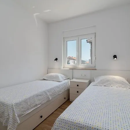 Mileni Apartament *